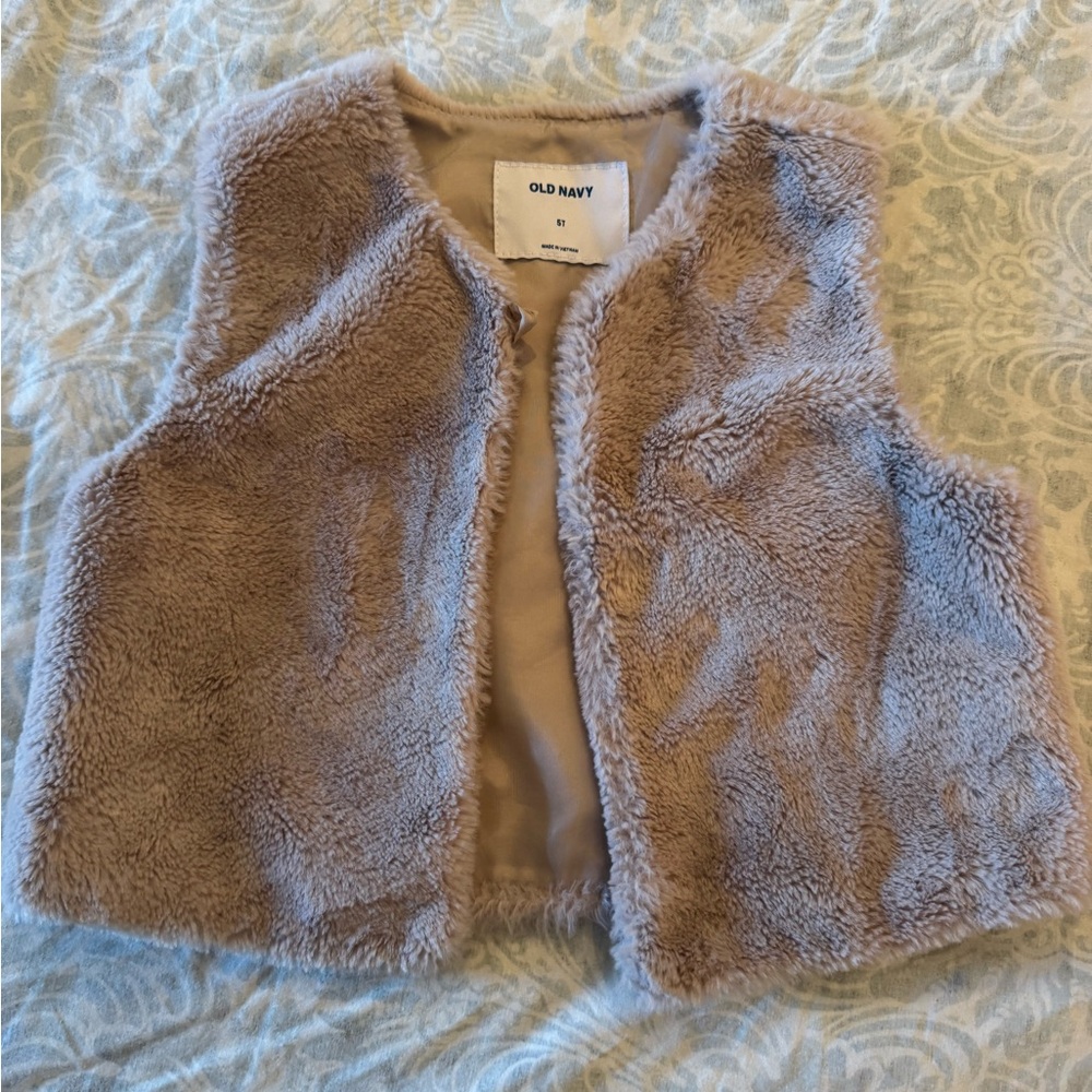 Old Navy Toddler girls  Faux Fur Vest - size 5T